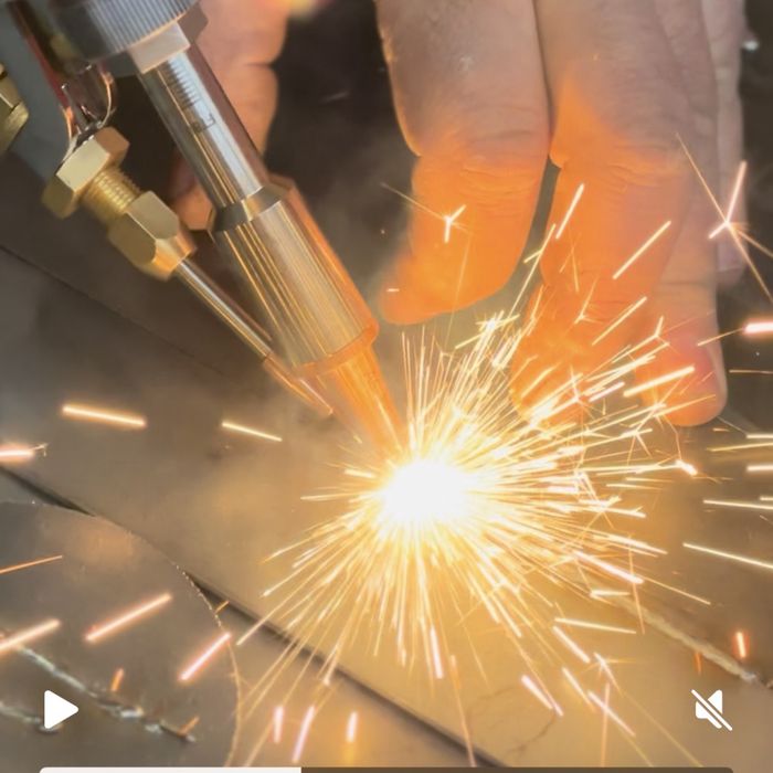 Лазерна чистка металу та зварювання (НЕ ПІСКОСТРУЙ)