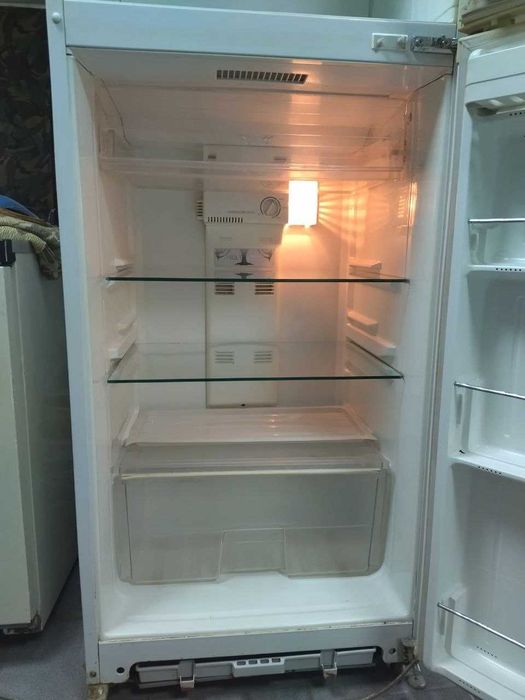 Продам  робочий холодильник з можливою доставкою