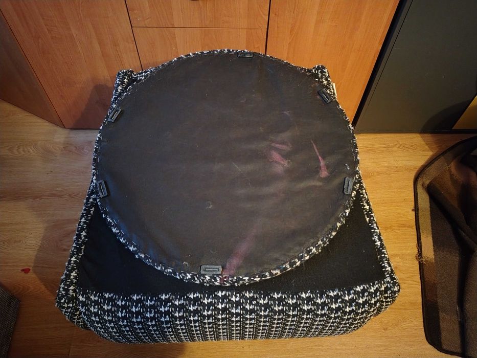 Czarno-biały Fotel z pufą