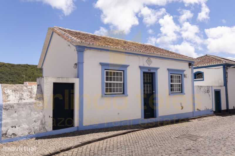 Moradia T3 com Quintal e Vista Panorâmica – A escassos passos da Baía