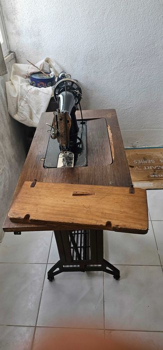 Maquina de costura vintage de 1924