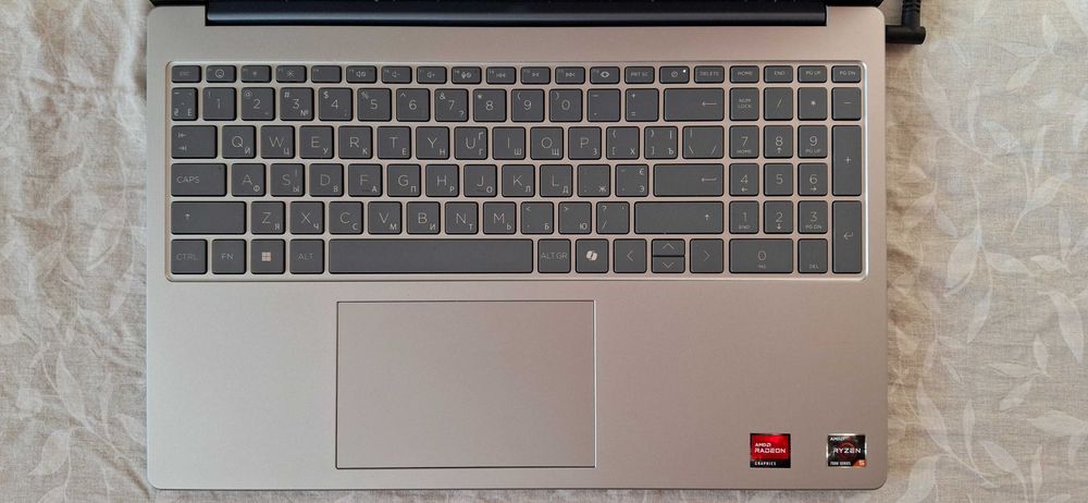 HP Laptop 15 c  Ryzen 5 7520U/16GB/512GB SSD/ Почти новый