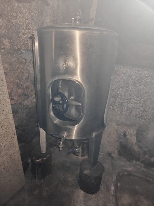 Duas cubas em aço inoxidável