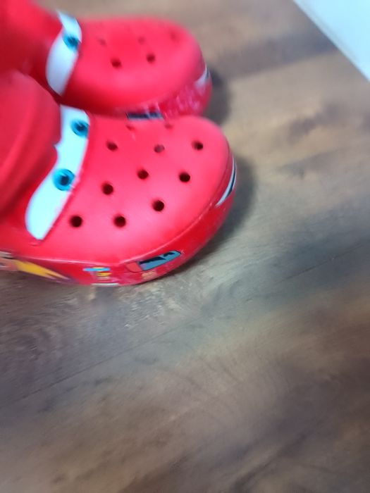 Crocsy McQueen czerwone