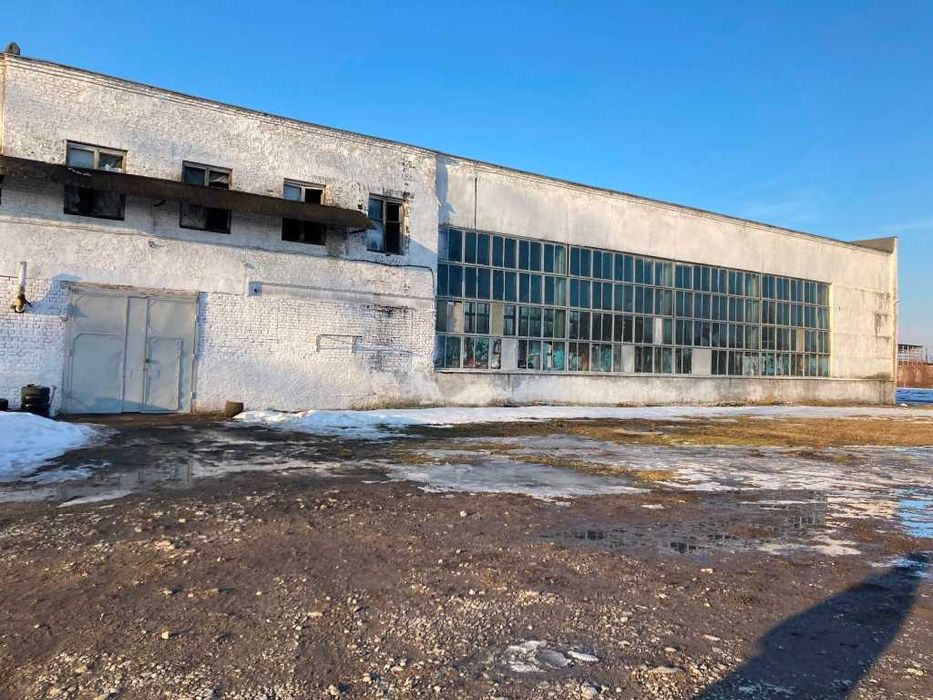 Продаж складу 1200 м² з рампою, кран-балкою та заїздом для фури