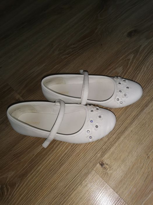 Białe buty rozmiar 33