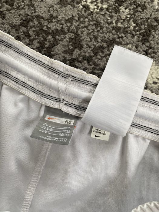 Шорти Nike білого кольору М-Л розмір dri fit спортивні