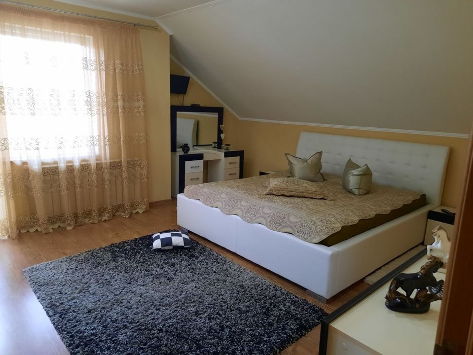 Продається просторий будинок з прибудовон(окремий вхід)