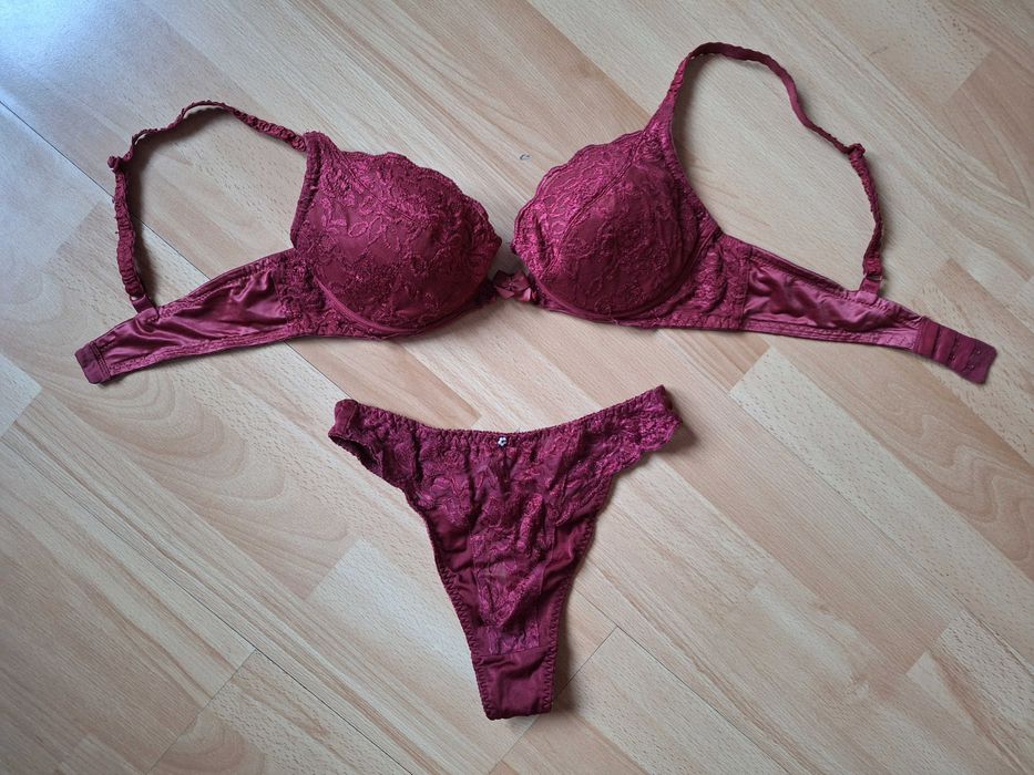 Bordowy komplet Triumph