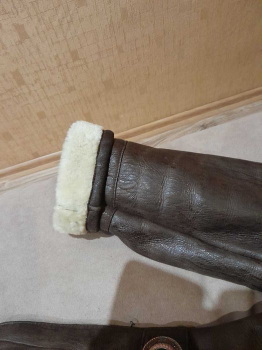 Продам натуральную дубленку с мехом енота