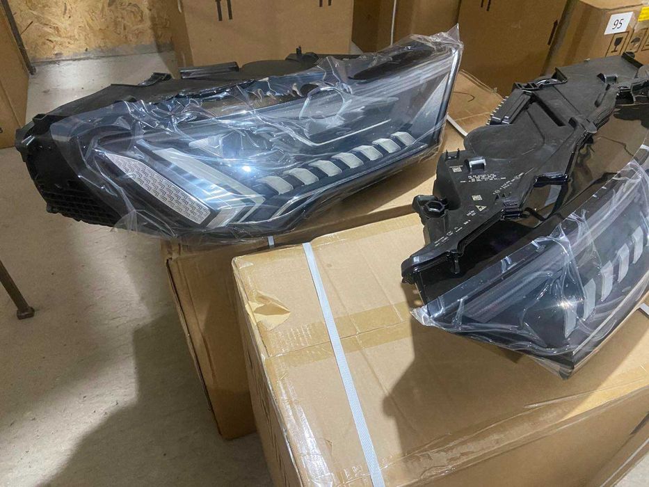 Audi Q7 комплект фар 2020-2024 4M0-941-039-C