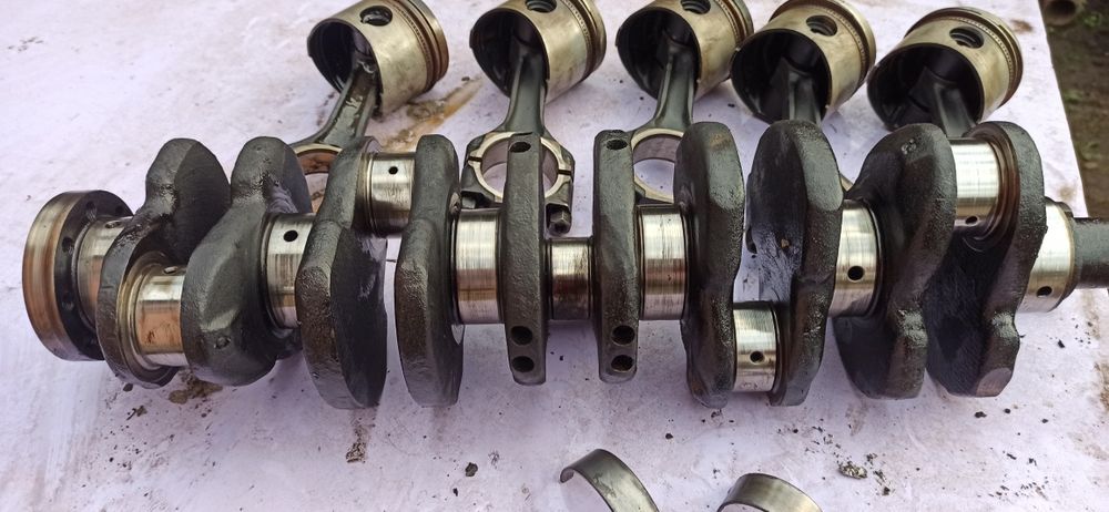Колінвал, колінчастий вал Ауді 100 5 циліндрів.