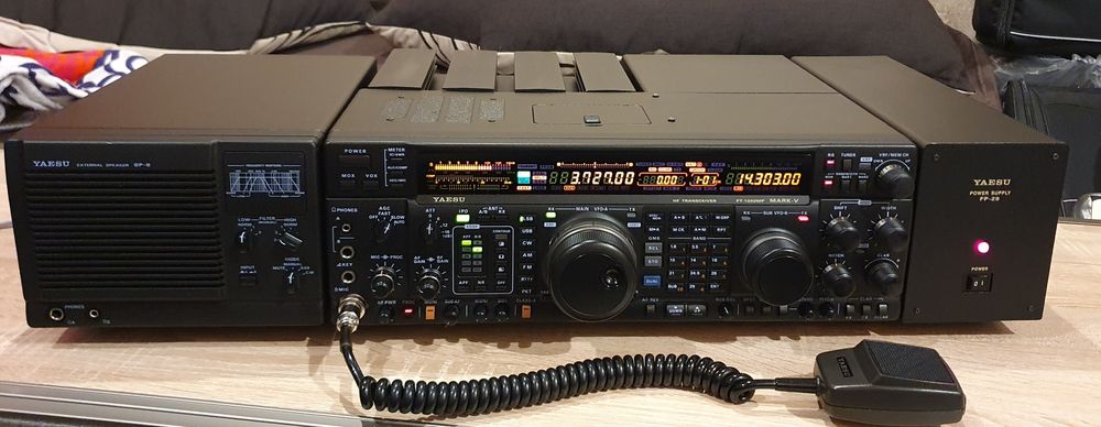 Transceiver/ Radio  Yaesu Ft 1000mp mark V 200W   11m/ CB radio
