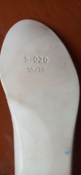 Женские кросовкиGUESS. б. у