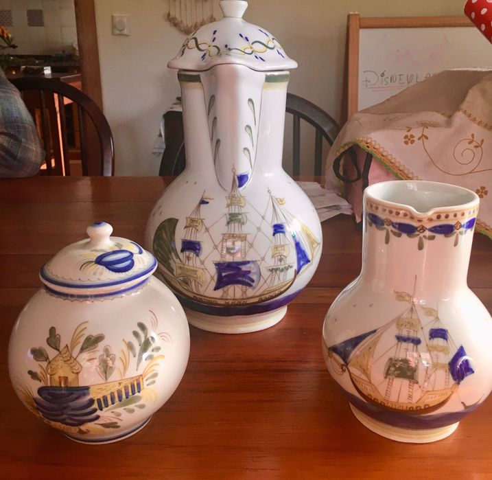 Hand-painted Viana pottery426579415102935040