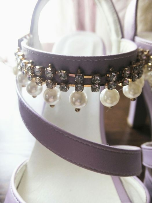 Сиреневые босоножки