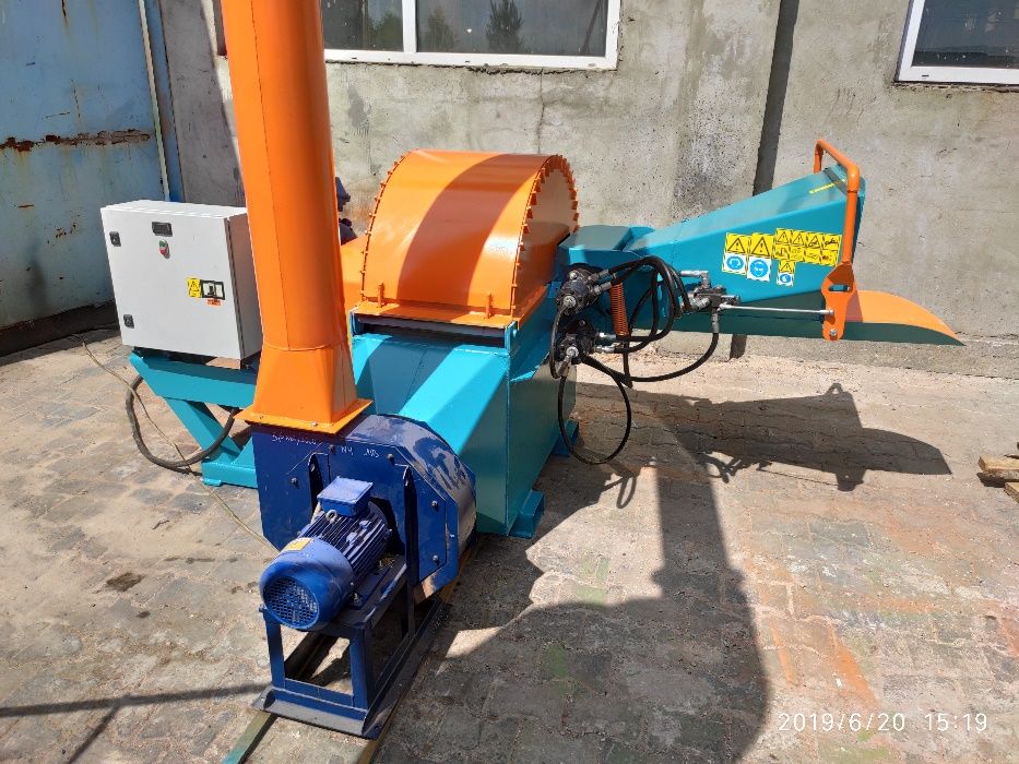 ПОДРІБНЮВАЧ деревини в тирсу, щепоріз серії DK