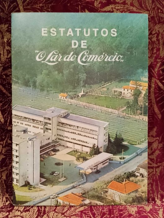Livro Estatutos de O Lar do Comércio com Pin