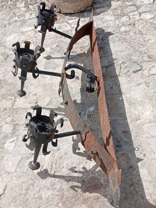 Apliques de parede de grandes dimensões em ferro forjado