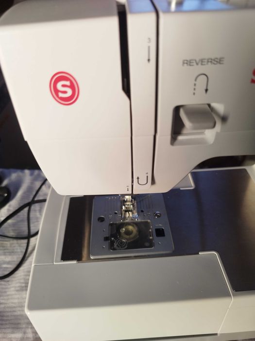 Máquina Singer HEAVY DUTY 5511