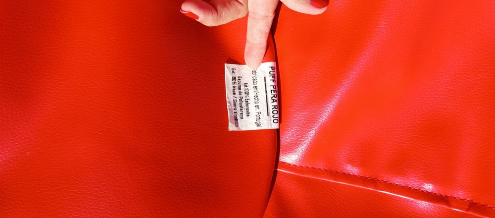 Puff vermelho em napa