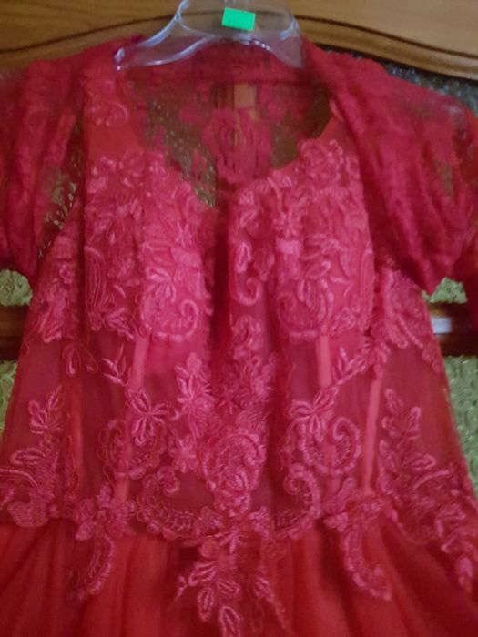 Czerwona sukienka balowa koronka tiul S