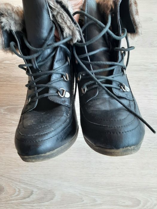 Botins pretos com pêlo nr. 40