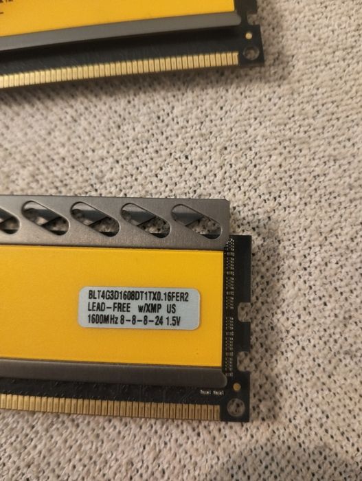 Płyta główna GIGABYTE z procesorem, ramem i chłodzeniem
