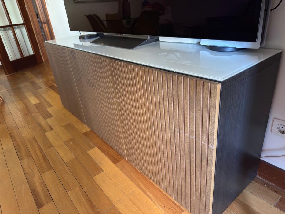 Movel TV  com portas - IKEA