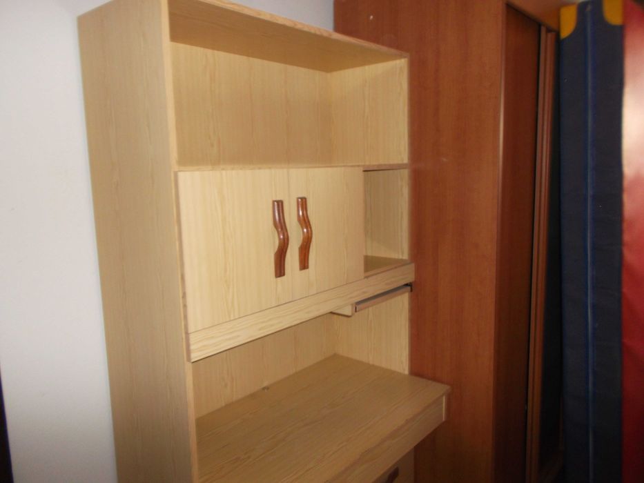 Estúdio de Quarto Usado em bom estado.