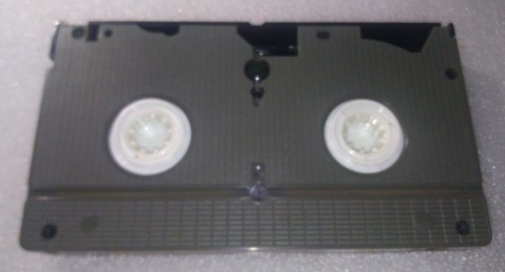 Antiga cassete VHS Super Mário - Raro
idioma em português / brasileiro.