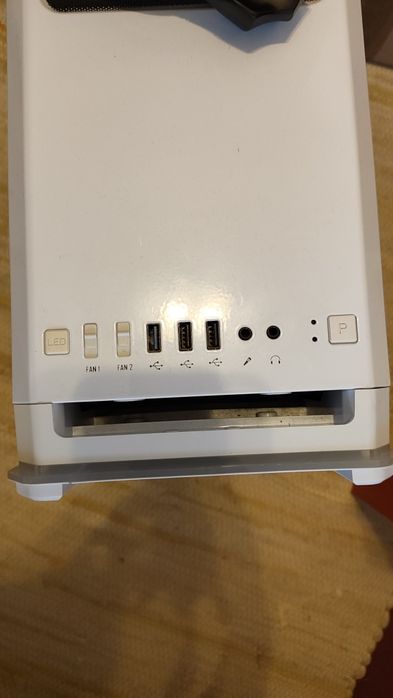 Computador fixo inteiro ou peças