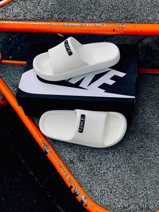 Женские шлепанцы Nike шлепанцы найк белые шльопки удобные шльопанцы уличные женские найк слансы пляжная обувь