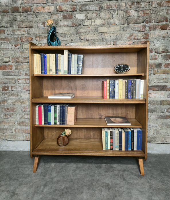 Biblioteczka vintage prl po całkowitej renowacji