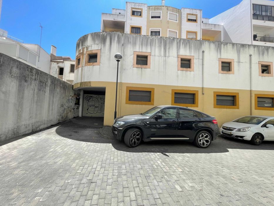 Vendo lugar(es) de garagem