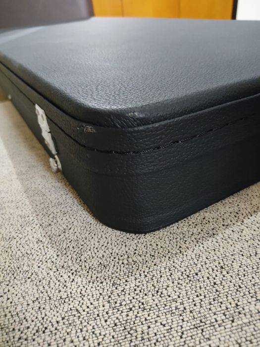 ESP LTD EX-201 Black Satin equipada com EMG 81