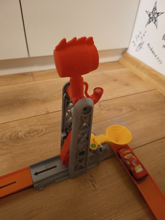 Hot Wheels tory Track Builder
