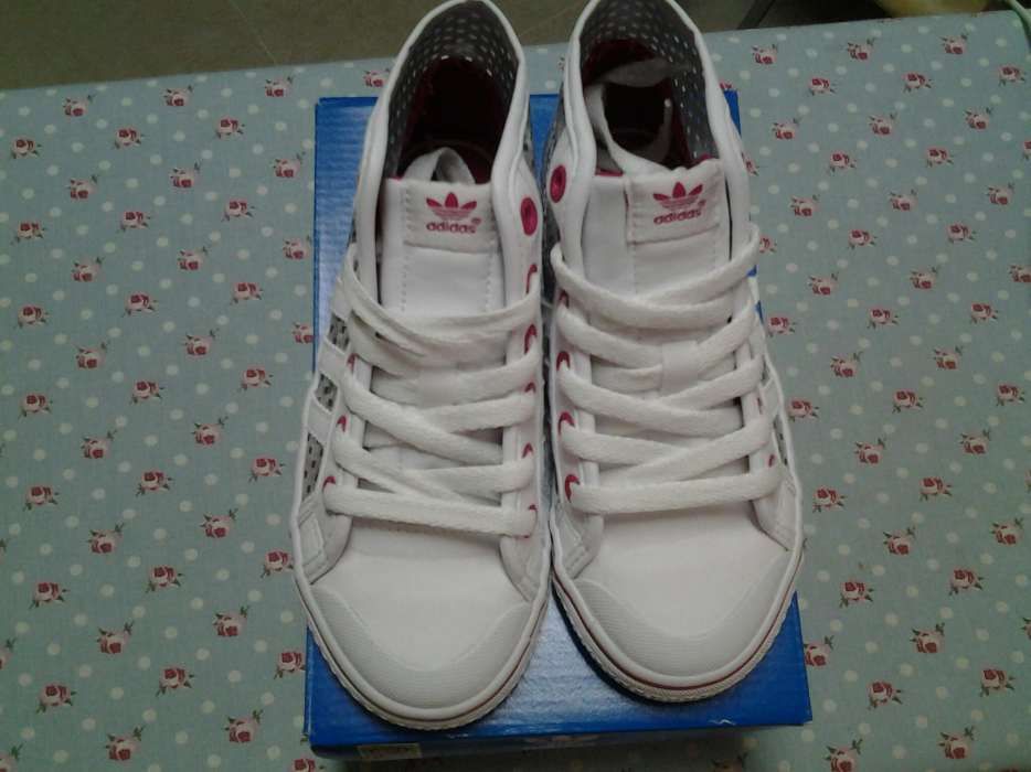Ténis lindos da ADIDAS