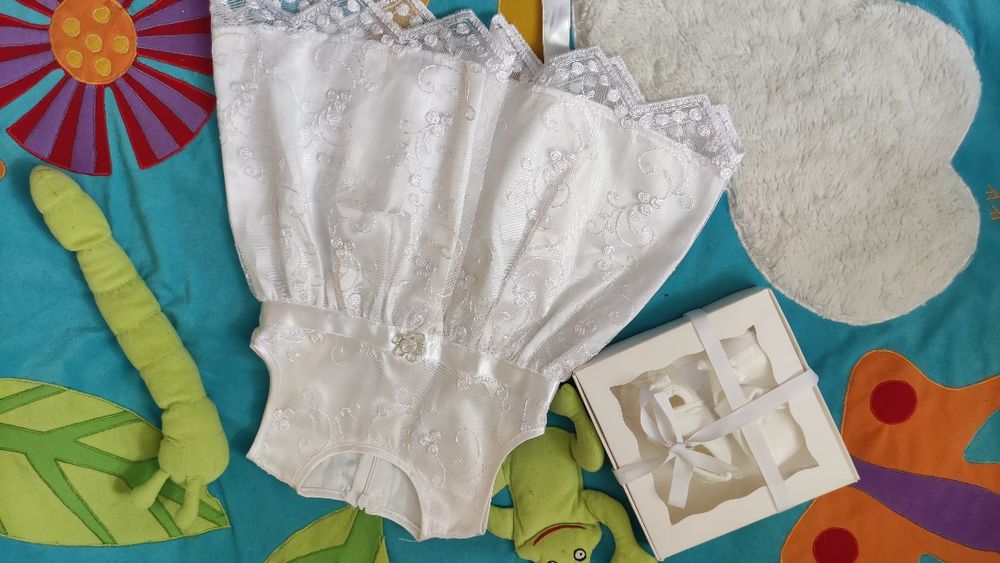 Продам плаття на дівчину 3-6місяців