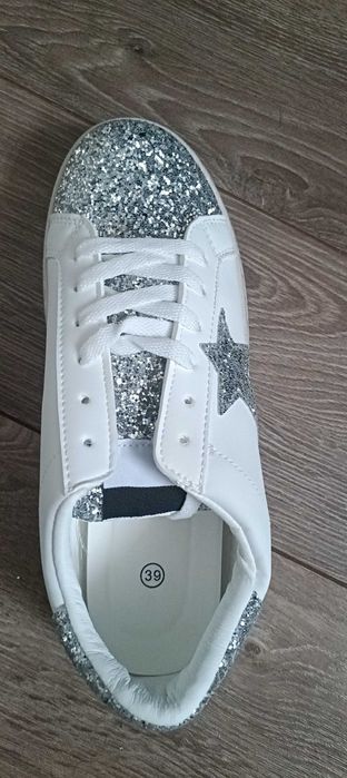 Buty sportowe damskie