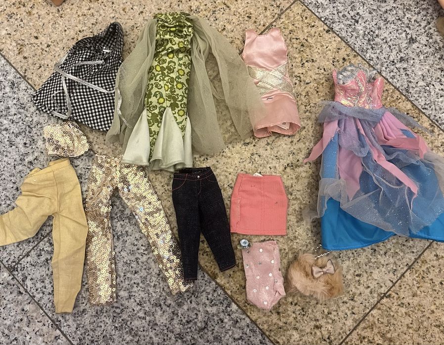 Zestaw lalek barbie i dodatków