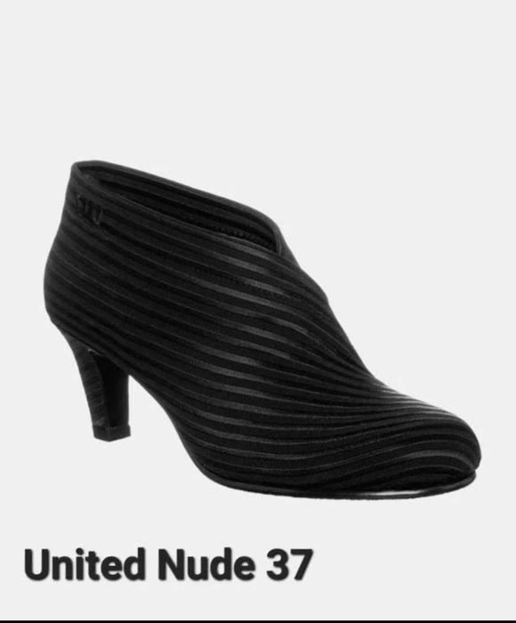 Czarne botki na obcasie kopytka United Nude 37. Skóra naturalna.
