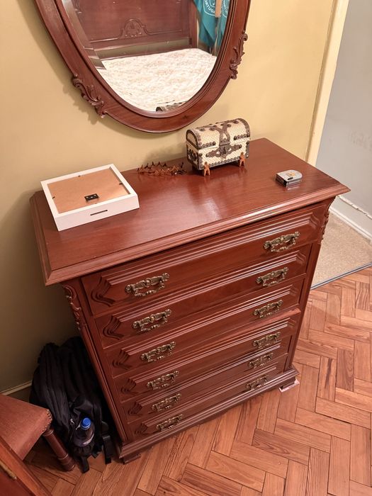 Conjunto de Móveis de Quarto em Madeira Maciça