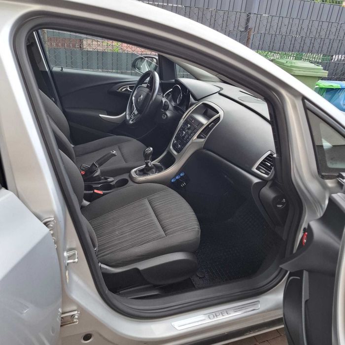 Samochód Opel Astra J