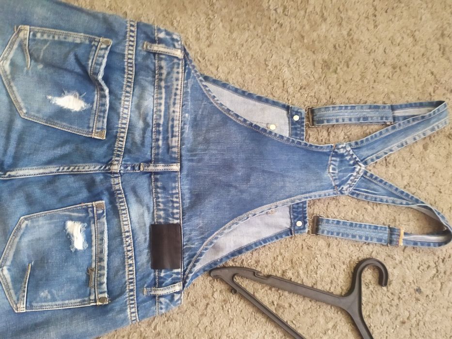 Комбинезон джинсовый.