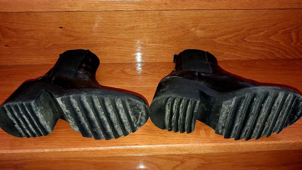 Botas da marca stradivarius n 36 muito confortáveis