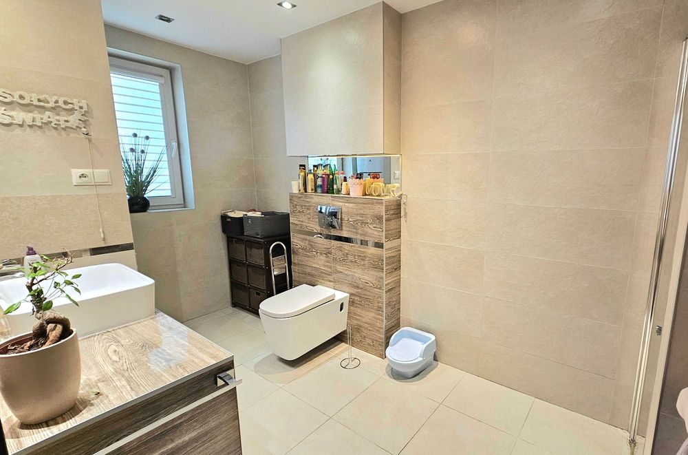 Nowoczesny segment w Skierniewicach - garaż, fotowoltaika, ogród!