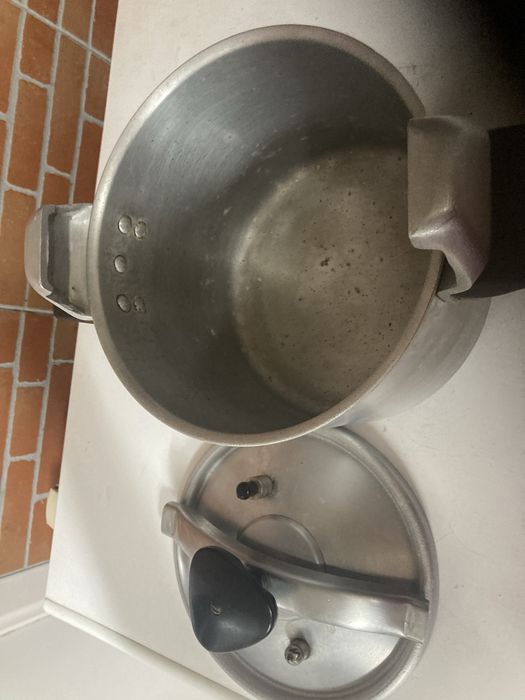 Panela de pressão em bom estado