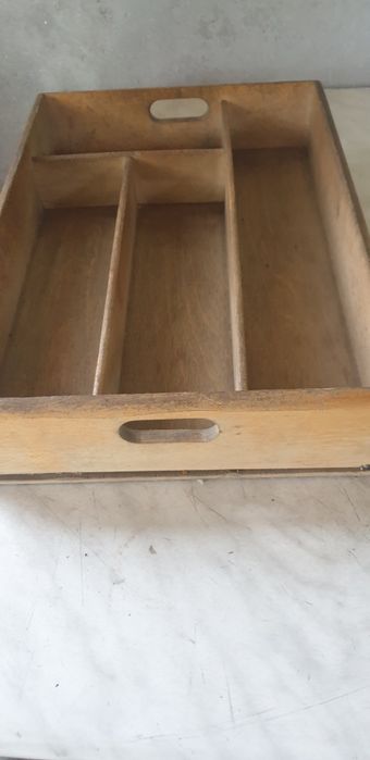 Drewniany pojemnik na sztućce do odnowienia