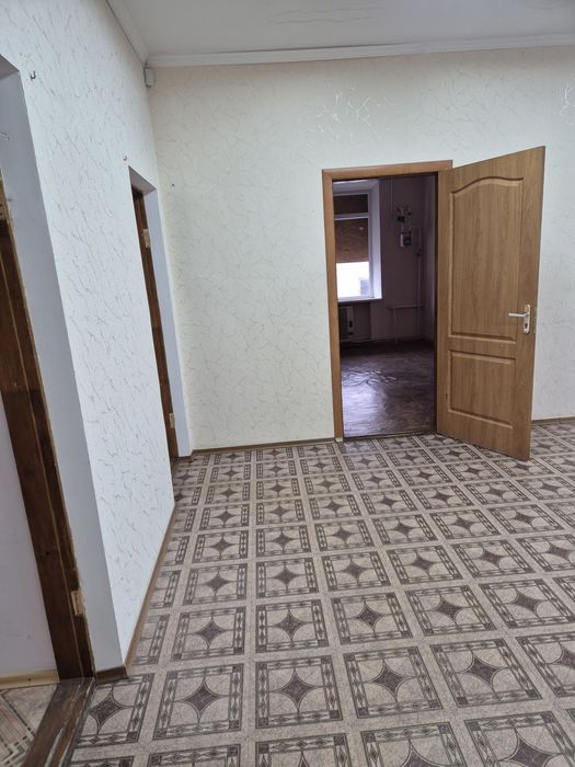 Продаю офісне приміщення, всі комунікації, центр